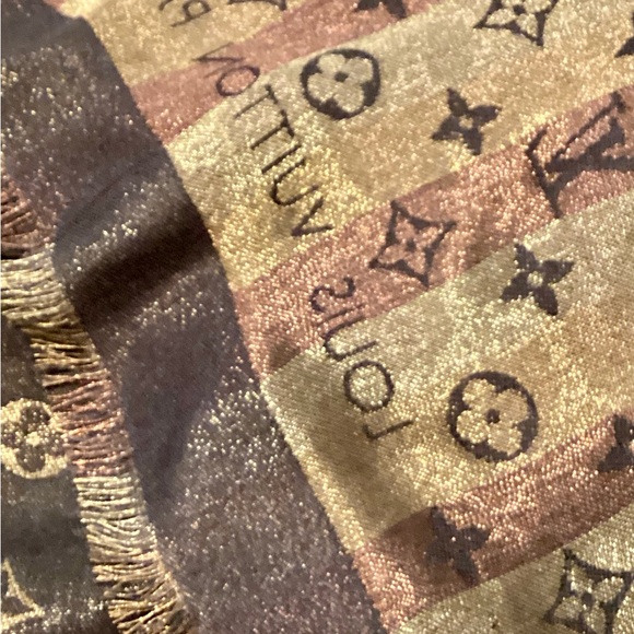 LV Monogram So Shine Silk/GoldenScarf/Shawl 100%Authentic Box included - Picture 5 of 14